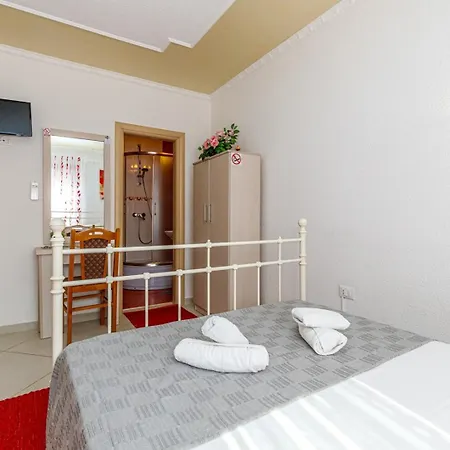 Genoa Rooms-3