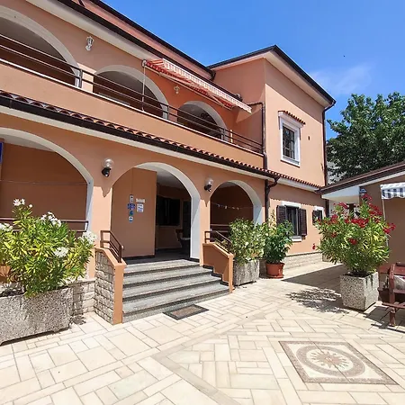 M&R Apartmani Rovinj-2