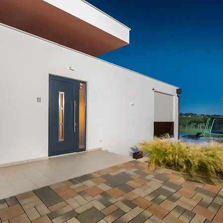 Villa Grofica - Luxury And Romance With Heated Pool, Jacuzzi, Tavern And Proximity To The Sea, Pula - Istria-2