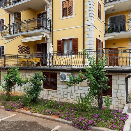 Apartment Mare-2