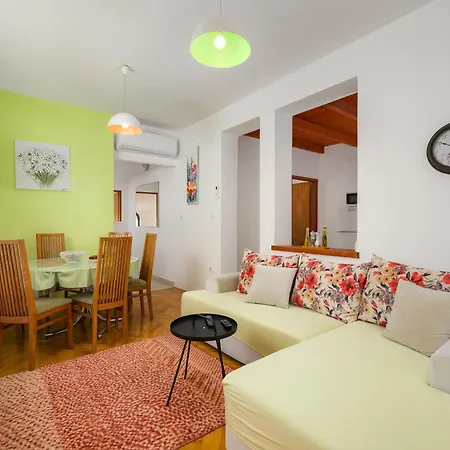 Apartments Tena-2
