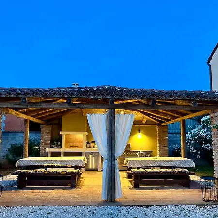 Koronsovac House With 4 Apartments-3