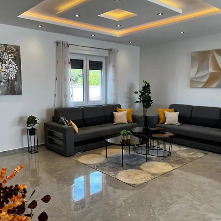 Villa Mare - Modern Villa With Swimming Pool And Jacuzzi-3