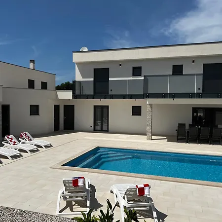 Villa Mare - Modern Villa With Swimming Pool And Jacuzzi-2