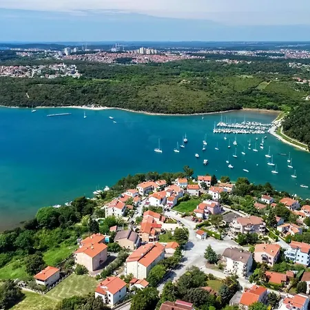 Apartments By The Sea Banjole, Pula - 3002-3