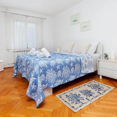 Apartments Carmelo-3