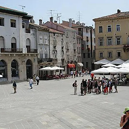 1 Bedroom Gorgeous Apartment In Pula-3