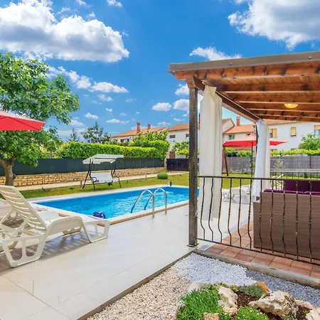 Stunning Home In Pula-3