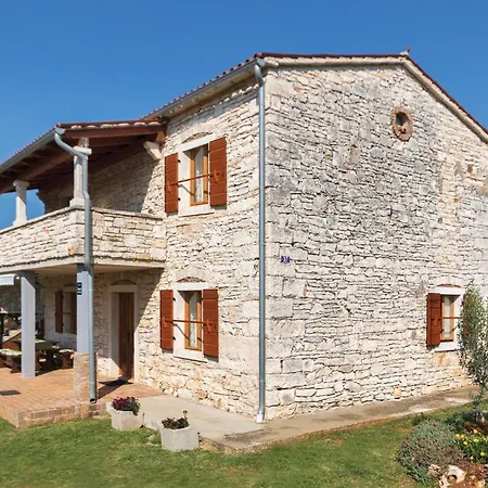 Awesome Apartment In Fazana With Wifi-3