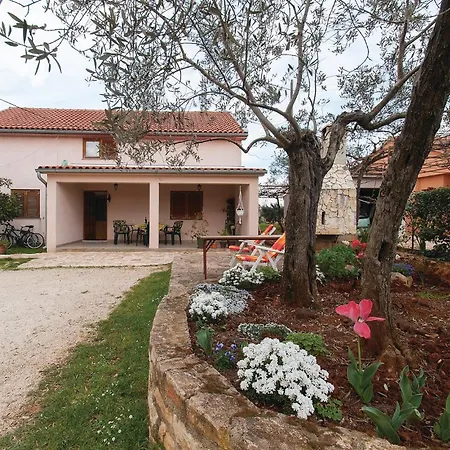 2 Bedroom Beautiful Apartment In Rovinj-2