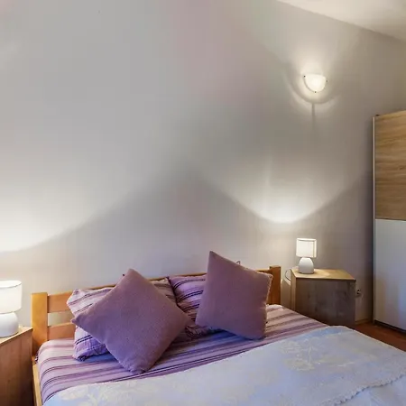Two-Bedroom Holiday Home In Pula-2