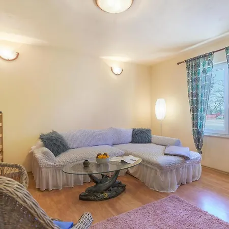 Two-Bedroom Holiday Home In Pula-3