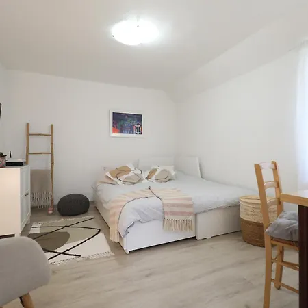 Apartment Mir-3