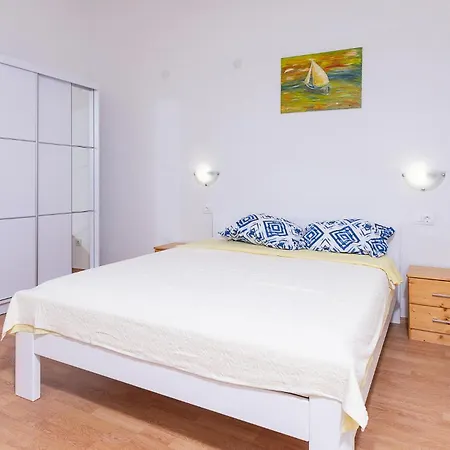 3 Bedroom Cozy Home In Rabac-2