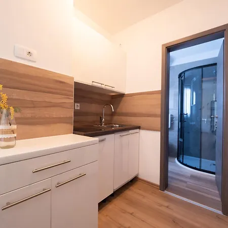 Cozy Apartment With Breakfast On Request 1-3