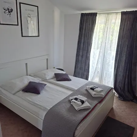 Martina Guest House-Rooms-3