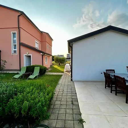 Guest House Gloria-3