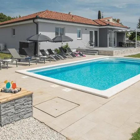 Stunning Home In Pula-2
