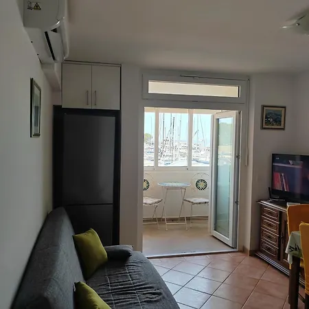 Lovely Apartment Near The Beach With A Sea View-2