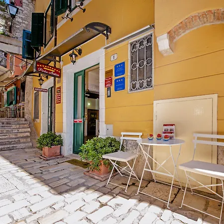 Guest house SOTTO I VOLTI Centro Storico-2