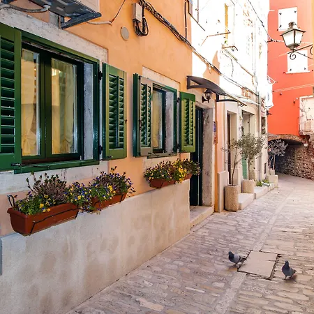 Guest house SOTTO I VOLTI Centro Storico-3