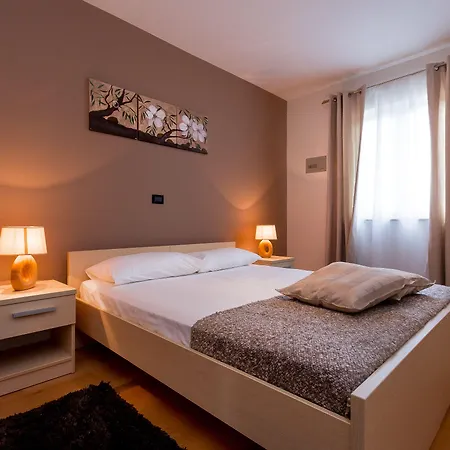 Apartments Stella-2