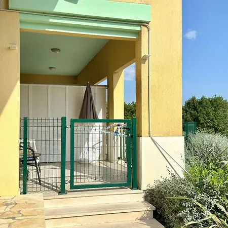 Villamar Beachfront Apartments With Free Private Parking-2