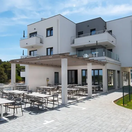 Aparthotel Punta Blu - POOL&SPA-2