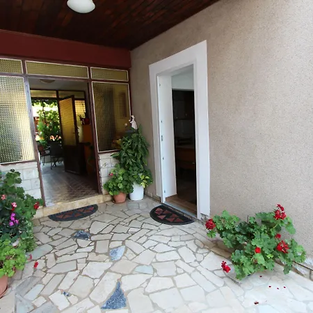 Rooms And Apartment Pina-3
