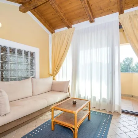 Apartments With Pool Villa Rossella 1-2