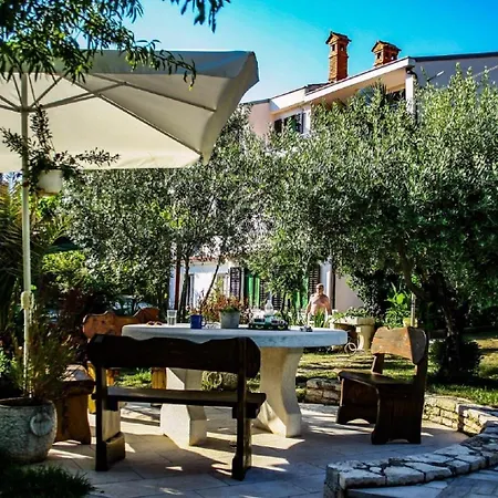 Apartments With Swimming Pool Pula - 7356-2