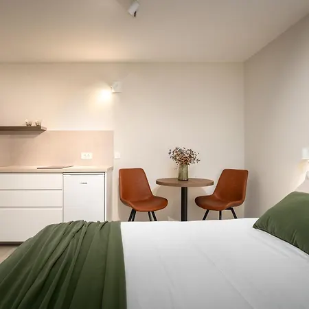 Degrassi Square Apartments (Adults Only)-3