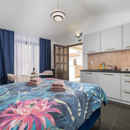 Funcic Apartments 2 App-2