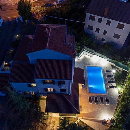 Moonvidal Residence With Big Private Swimming Pool And Free Parking-2