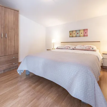 Apartments Lea Porec-3