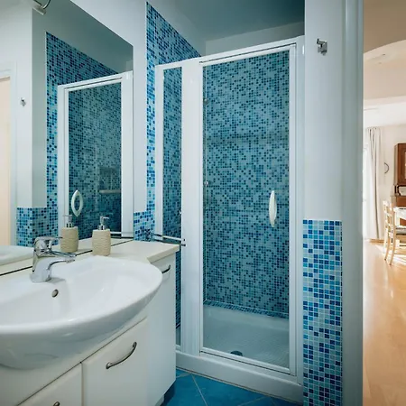 Villa Bionda Beachfront Apartments, Old Town Novigrad-2