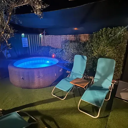 Apartments Ari And Bonnie - Cozy With Roof Terrace-2