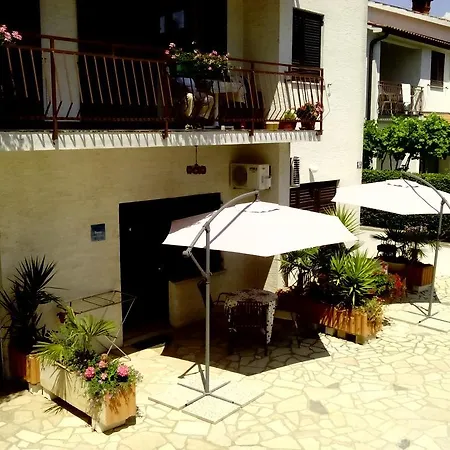 Apartments Peloza-3