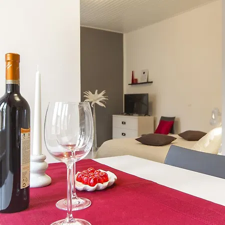 Center Studio Apartment Lino-3