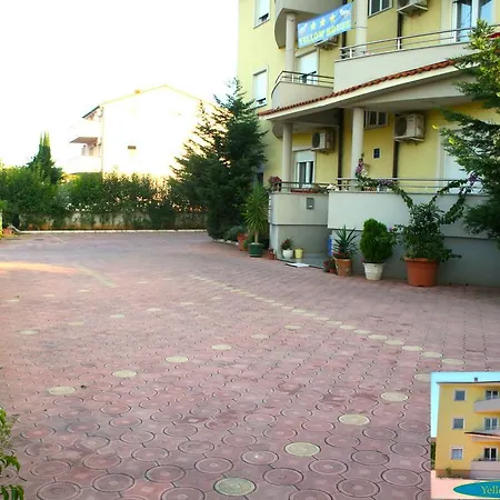 Yellow House Pula-2