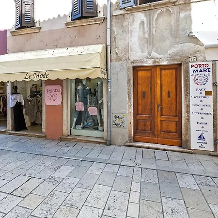 Apartment Main Street Carera-3