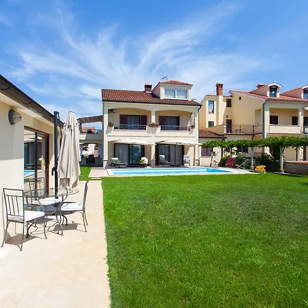 Premium Central Apartments - With Pool-3
