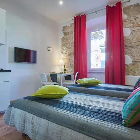 Top Center Rooms & Studio-2