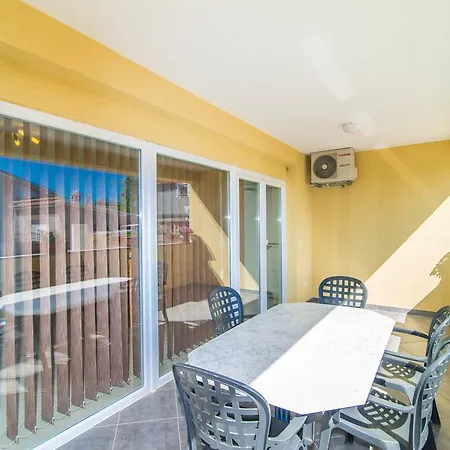 Apartment Una 2-3
