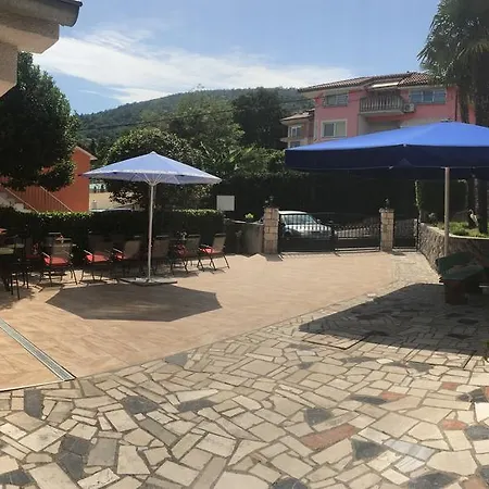 Guesthouse Villa Manda-2