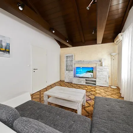 Apartments Gvarda-2