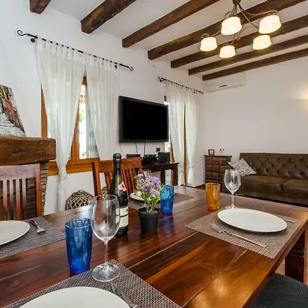 Cozy Holiday Home In Rovinj With Terrace-3