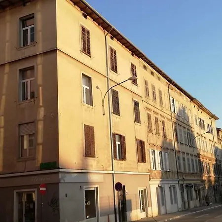 Zpula Center Apartments And Rooms-2