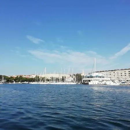 Apartment Albina - A Few Steps From Pula Amphitheatre-2