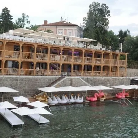 Villa Pelda Apartment, Sea View, Parking, Pet Friendly-2